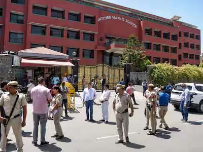 Bomb Threats | ఢిల్లీలోని పలు పాఠశాలలకు బాంబు బెదిరింపులు. రాజధానిలో కలకలం