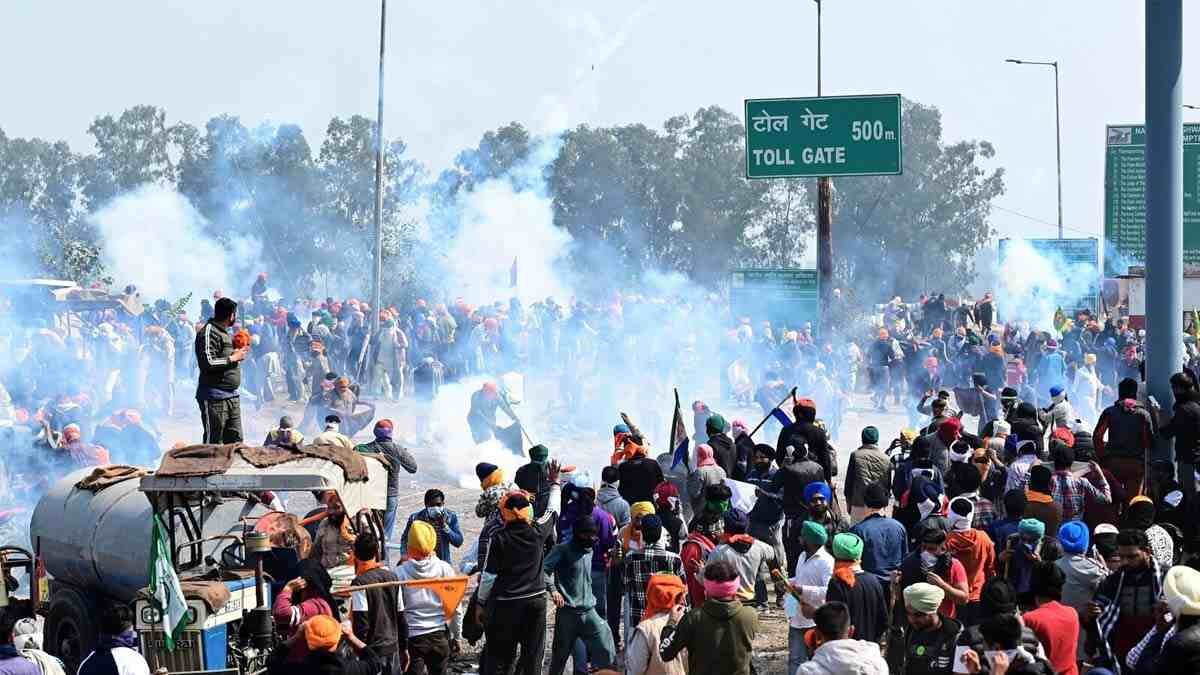 farmers protest : నిరసనల్లో అనేక మలుపులు.. రైతుల ఆందోళన.. ఉద్రిక్తత