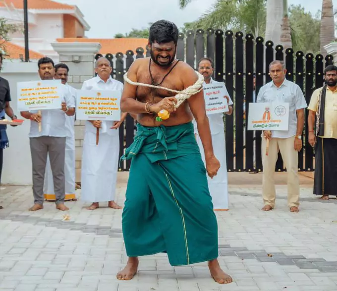 BJP leader Annamalai | కొరడాతో కొట్టుకున్న బిజెపి నేత.. వీడియో వైరల్