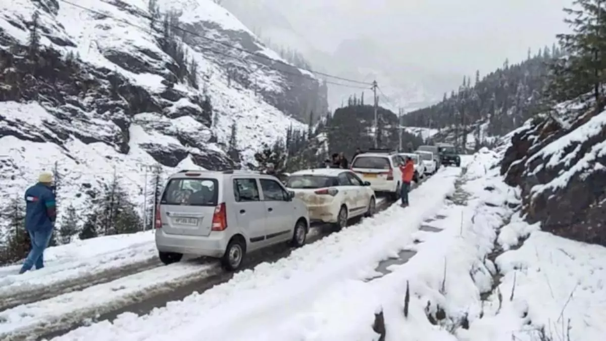 Shimla Snowfall | మంచు బీభత్సం .. పర్యాటక ప్రాంతాలు అతలాకుతలం