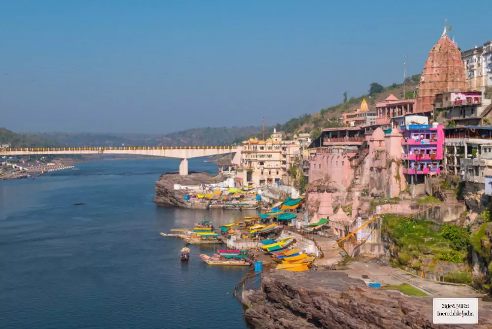 Onkareshwar Temple :  