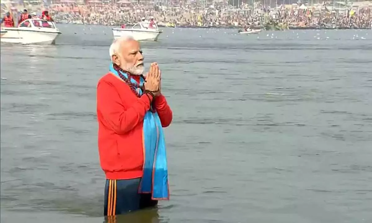 Kumbh Mela | త్రివేణి సంగమంలో ప్రధాని మోడీ పుణ్యస్నానం (Video)