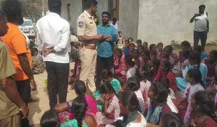 Students lock school | ఉపాధ్యాయుడి అనైతిక బోధన.. తిరగబడ్డ విద్యార్థులు