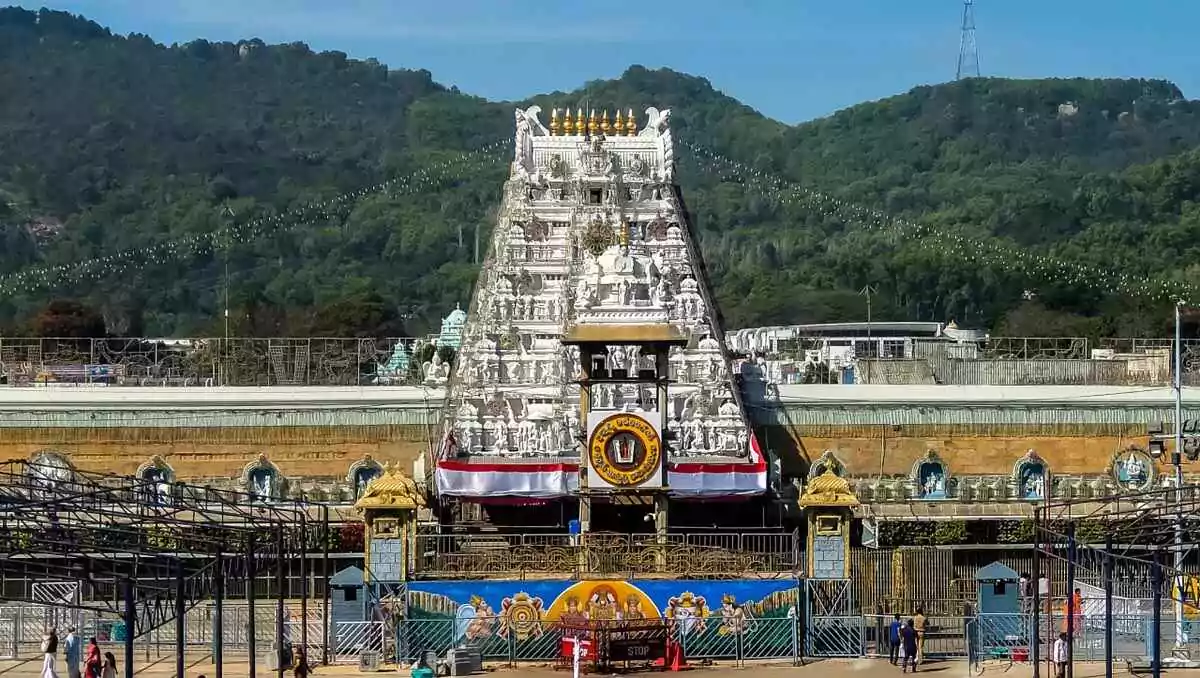 Tirumala : టీటీడీ కీలక నిర్ణయం.. రేపటి నుంచి వీఐపీ బ్రేక్ దర్శనాలు!