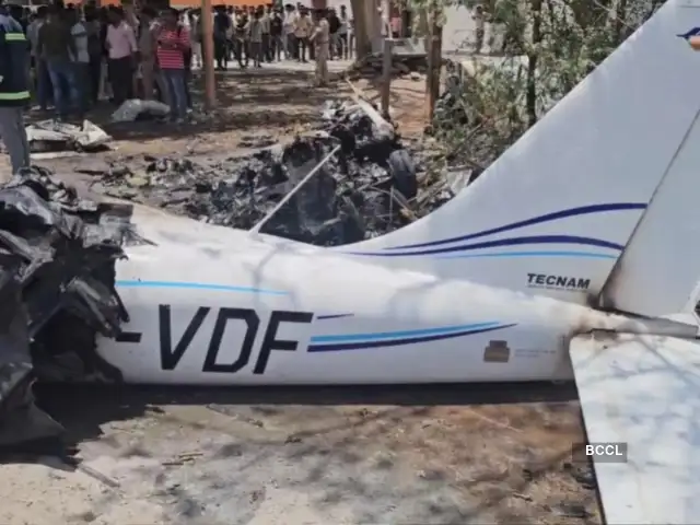Training aircraft crash : జనావాసాల మధ్య కూలిన విమానం..