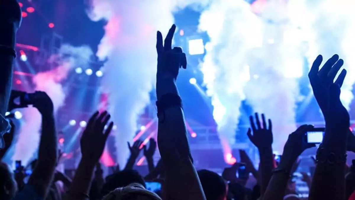 Obscene Activities : ప‌బ్‌లో అస‌భ్య కార్యక‌లాపాలు.. క‌స్ట‌మ‌ర్ల‌లో సెలబ్రిటీల పిల్ల‌లు