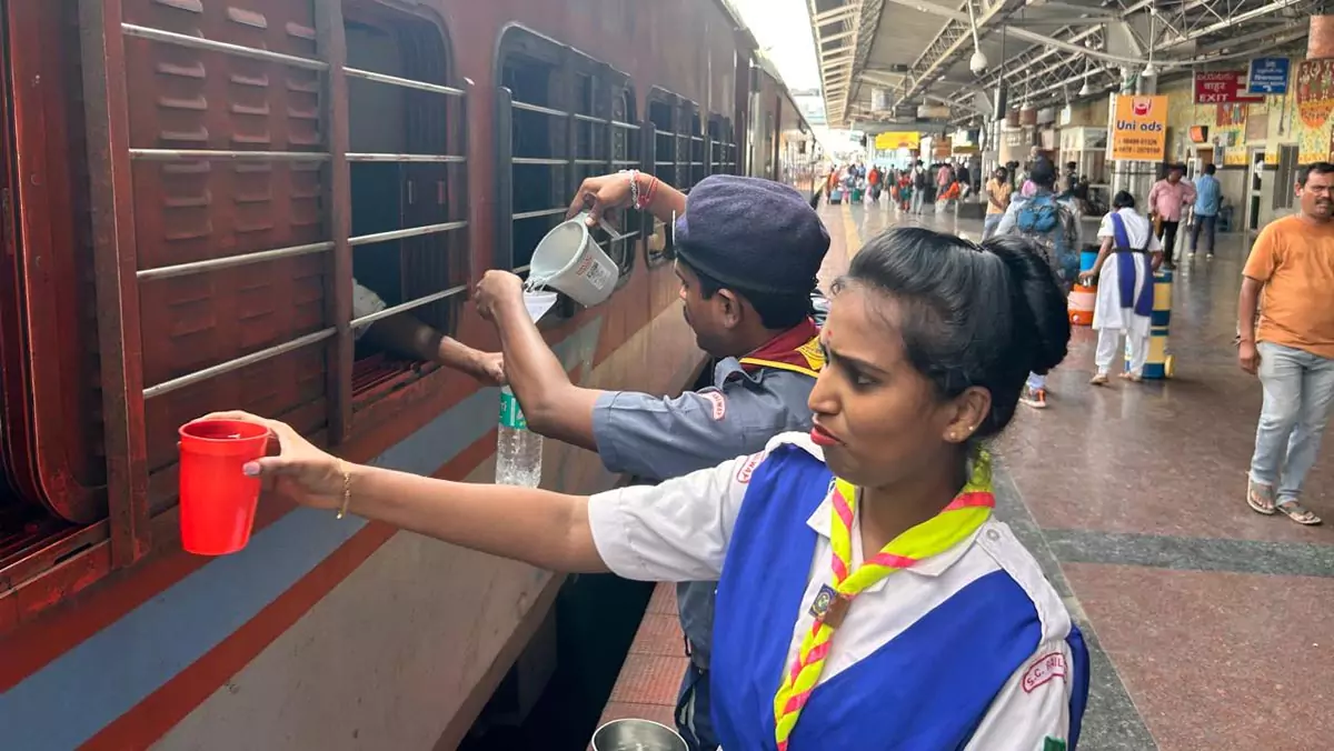 మండుటెండల్లో ప్రయాణికులకు రైల్వే వినూత్న సేవలు – South Central Railway