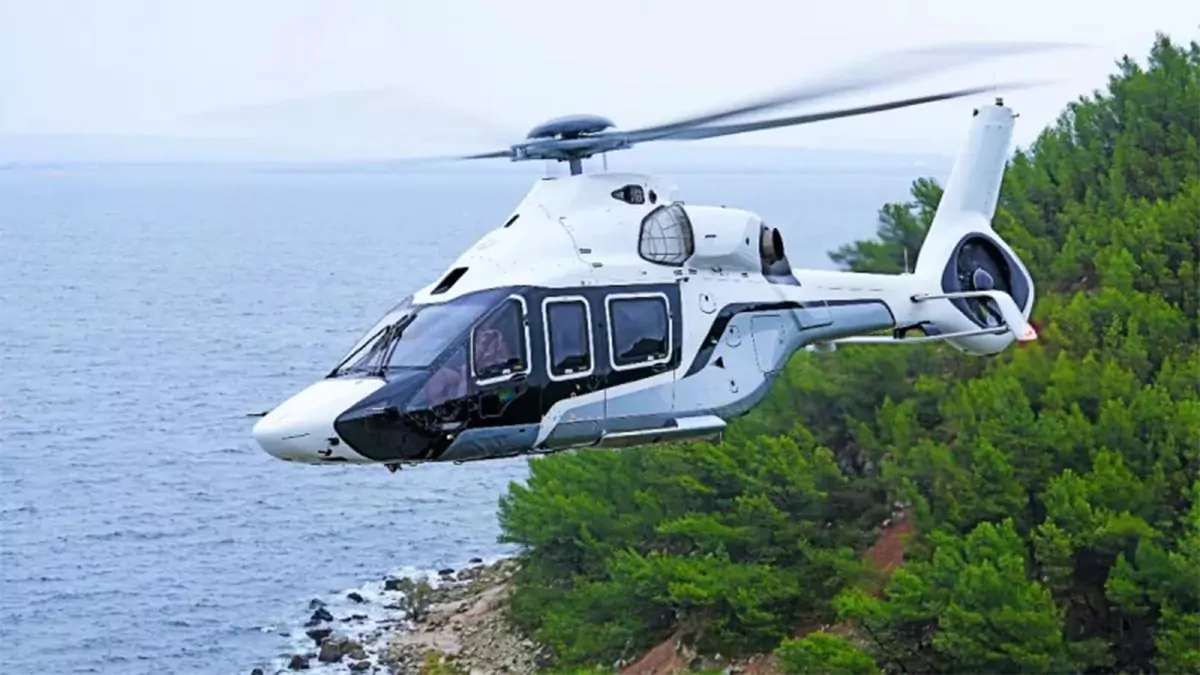 Helicopter Crashes | కూలిన హెలీకాప్టర్.. ఐదుగురు మృతి