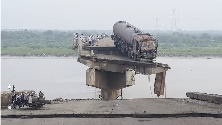 Bridge Collapse | 10 మంది మృతికి కారణమైన బ్రిడ్జి ఎలా కూలిపోయింది.. ?