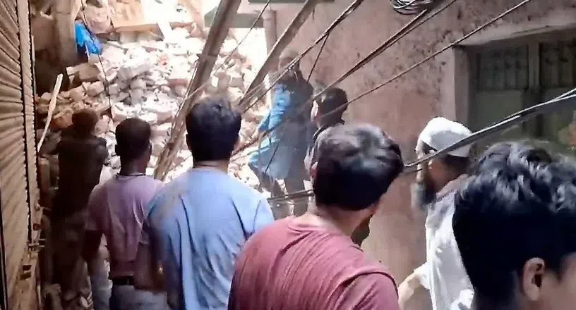 ఢిల్లీలో పెను ప్రమాదం.. కుప్పకూలిన నాలుగు అంతస్థుల భవనం – Delhi Building Collapse