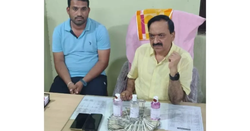 రూ.22వేలు లంచం తీసుకుంటూ జిల్లా రవాణా అధికారి, డ్రైవర్ అరెస్టు Jagtial ACB Raids