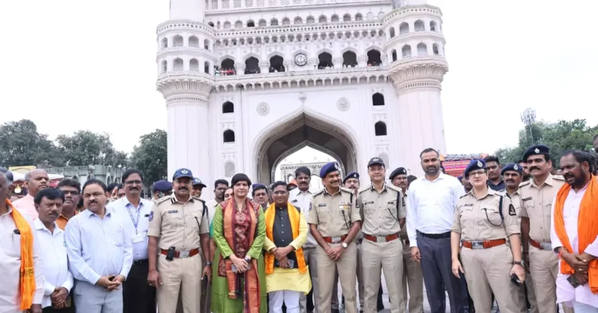 Hyderabad : 48 గంటలు హై అలెర్ట్..  హైదరాబాద్లో గణేష్ నిమజ్జనానికి అంతా సిద్ధం