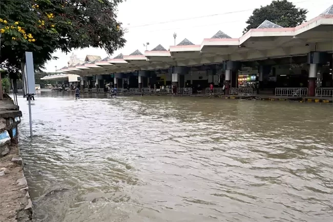 రాష్ట్రంలో మ‌రో మూడు రోజులు ముంచెత్త‌నున్న వ‌ర్షాలు – Hyderabad floods 2025