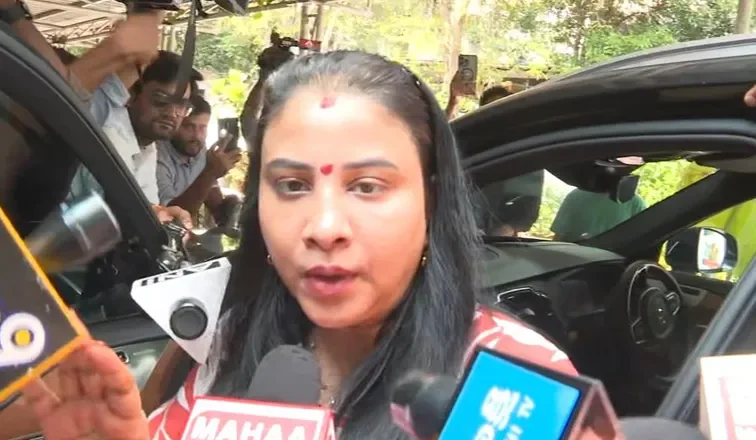 Konda Sushmitha | మమ్మల్ని వదిలేయమని రేవంత్ కాళ్లు పట్టుకోవాలా? – కొండా సురేఖ కూతురు సుశ్మిత ఫైర్