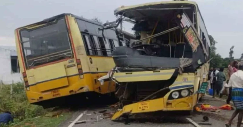 Bus Accident : ఎదురెదురుగా ఢీకొన్న ప్రభుత్వ బస్సులు.. చిన్నారితో సహా 11 మంది మృతి