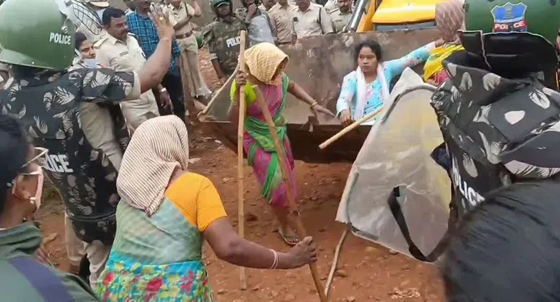 Khammam | 600 గుడిసెల తొలగింపు.. ఖమ్మంలో తీవ్ర ఉద్రిక్తత..