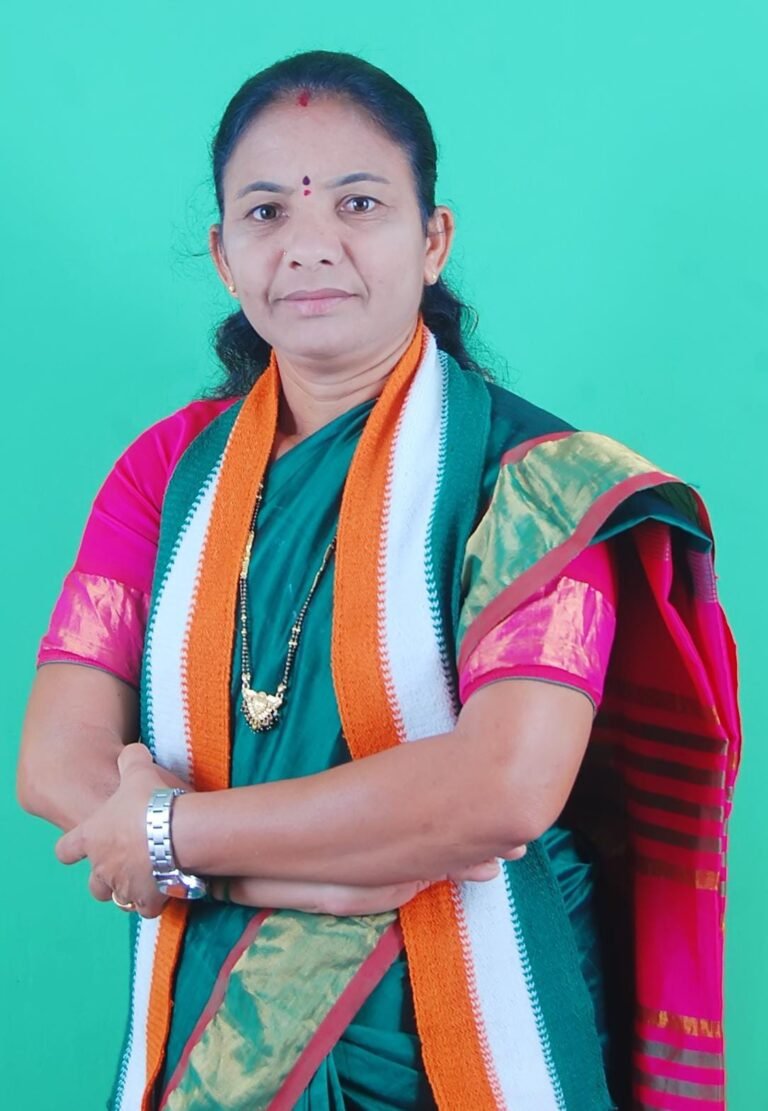 సీతక్కపై విమర్శలు చేస్తే సహించేది లేదు: మాజీ రెడ్కో చైర్మన్‌పై రేగ కళ్యాణి నిప్పులు