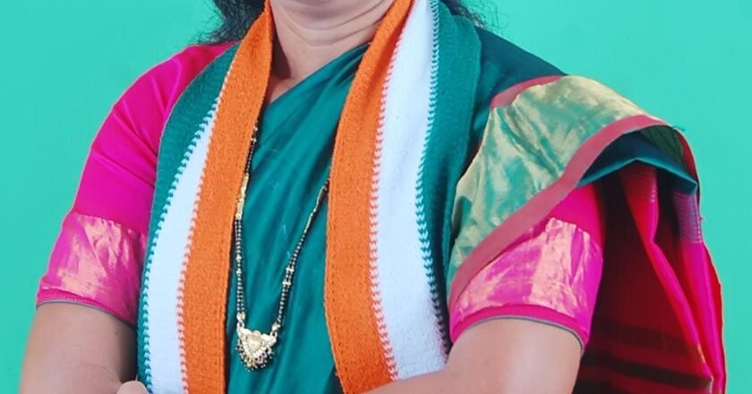 సీతక్కపై విమర్శలు చేస్తే సహించేది లేదు: మాజీ రెడ్కో చైర్మన్‌పై రేగ కళ్యాణి నిప్పులు