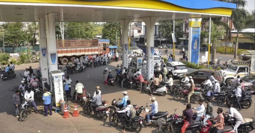 పెట్రోల్ టెన్షన్: బంకుల వద్ద భారీ క్యూలు.. అసలు నిజం ఏంటి? ఇది వదంతా లేక వాస్తవమా? – Petrol Shortage