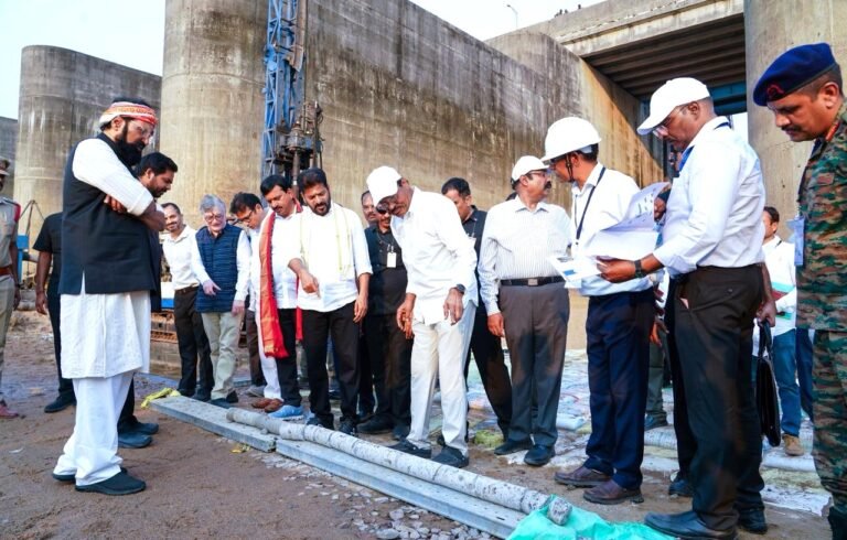 మేడిగడ్డ పునరుద్ధరణే లక్ష్యం: క్షేత్రస్థాయిలో సీఎం రేవంత్ రెడ్డి పరిశీలన
